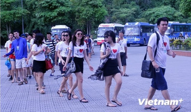 Sommerferienlager in Vietnam für Ausland-Jugendliche 2014